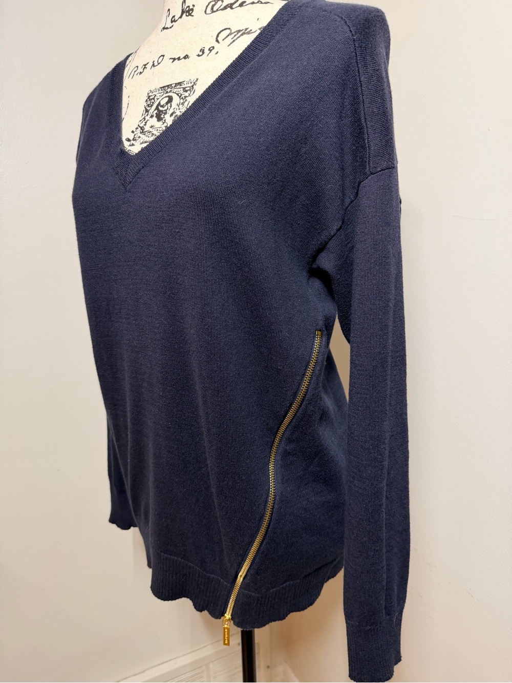 MICHAEL Michael Kors Navy V Neck Gold Side Zip Sweater M Angora Blend Luxury Emo